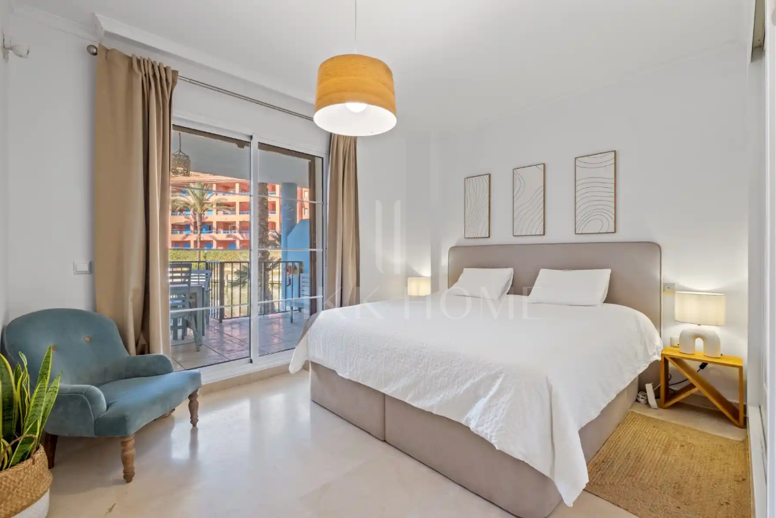Moderno apartamento dúplex de cuatro dormitorios en Isla Carey, Marina Sotogrande