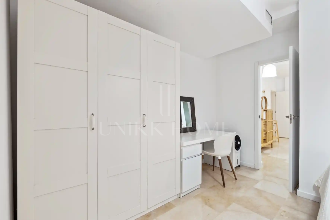 Moderno apartamento dúplex de cuatro dormitorios en Isla Carey, Marina Sotogrande