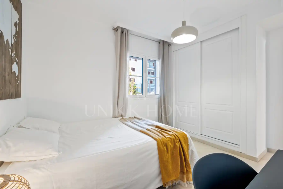 Moderno apartamento dúplex de cuatro dormitorios en Isla Carey, Marina Sotogrande