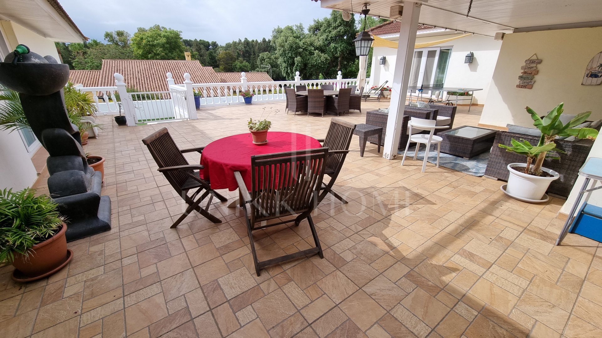 Espaciosa villa de 7 dormitorios con piscina en Sotogrande Costa (Zona B)