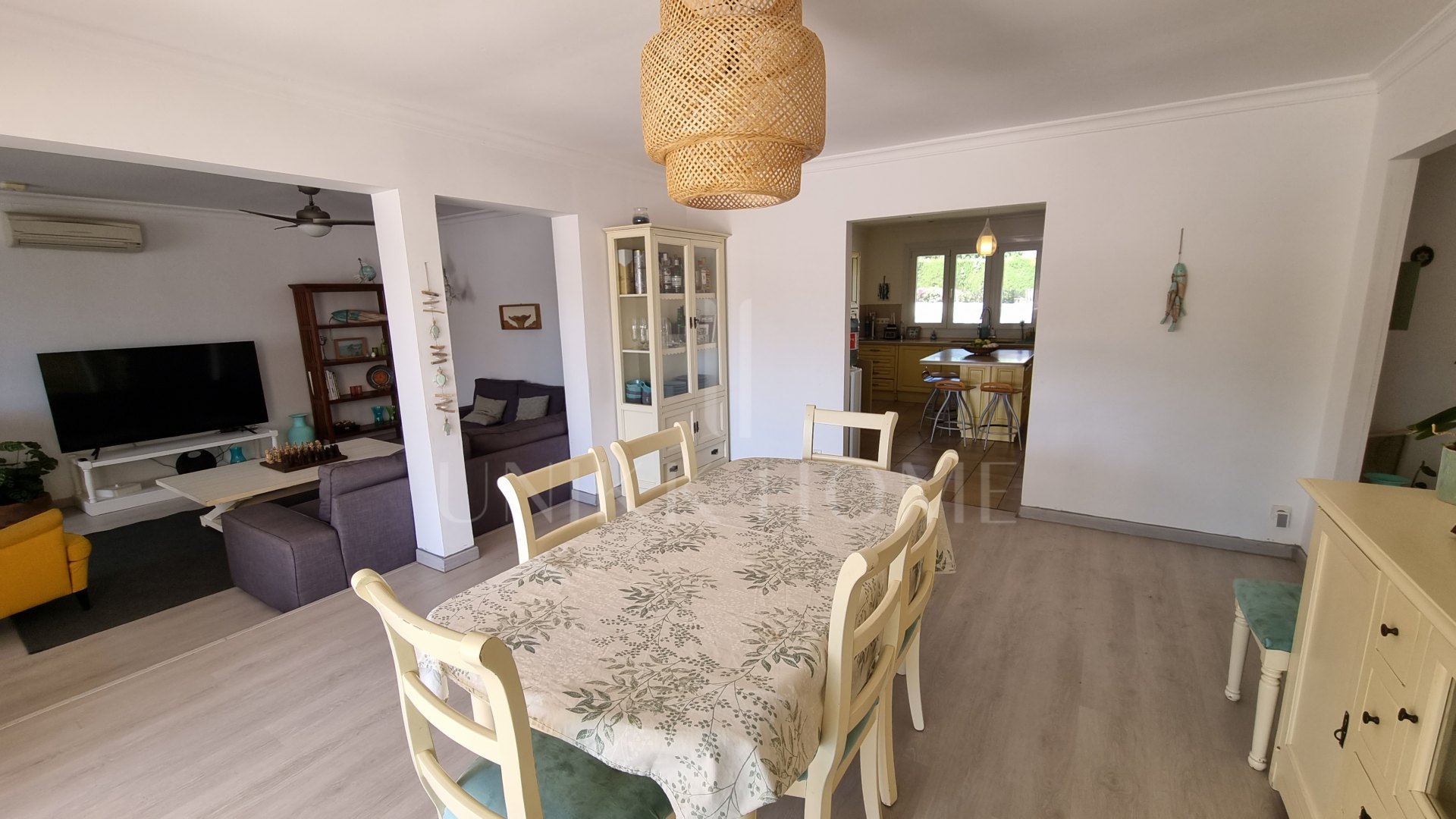 Espaciosa villa de 7 dormitorios con piscina en Sotogrande Costa (Zona B)