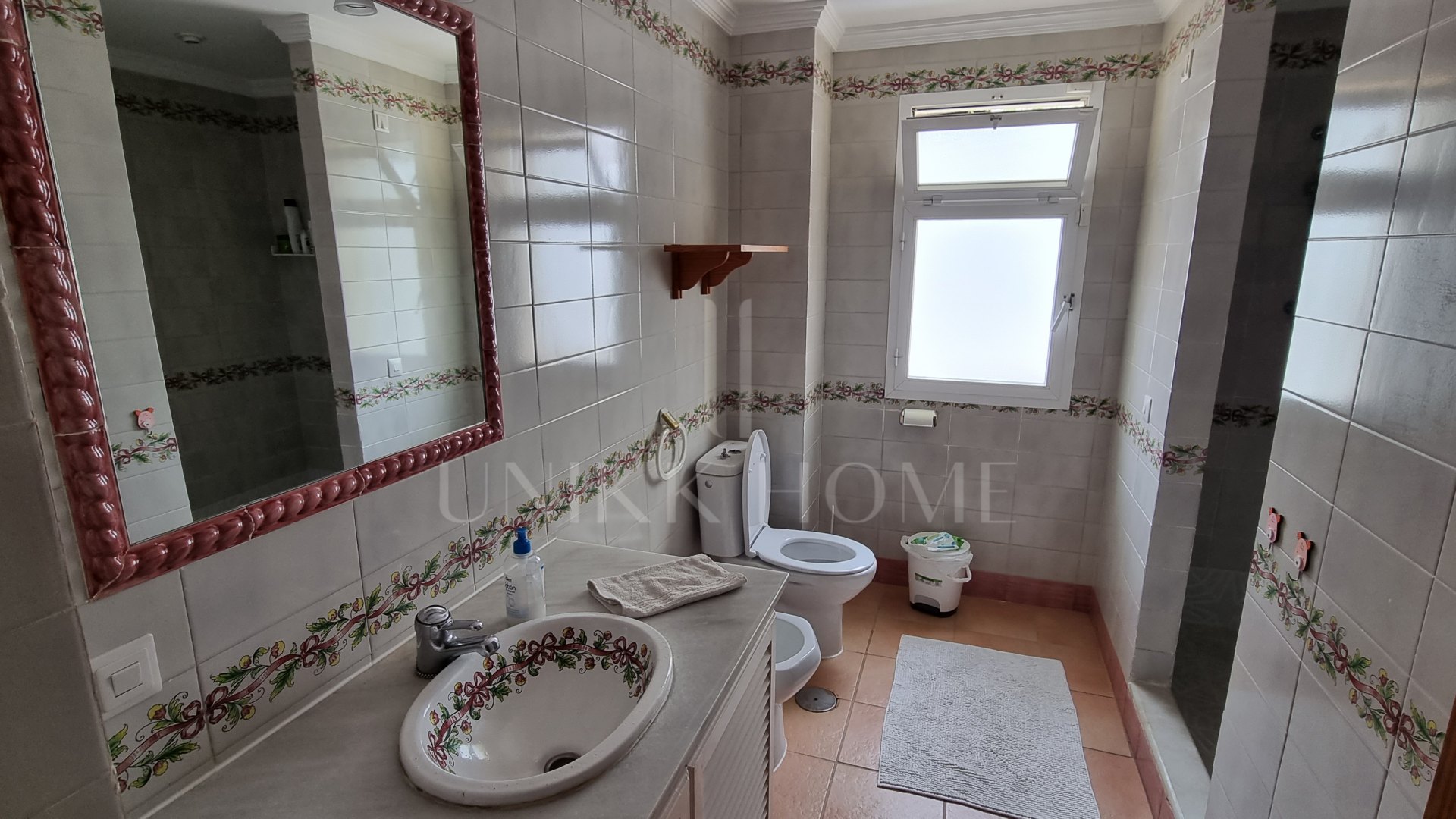 Espaciosa villa de 7 dormitorios con piscina en Sotogrande Costa (Zona B)