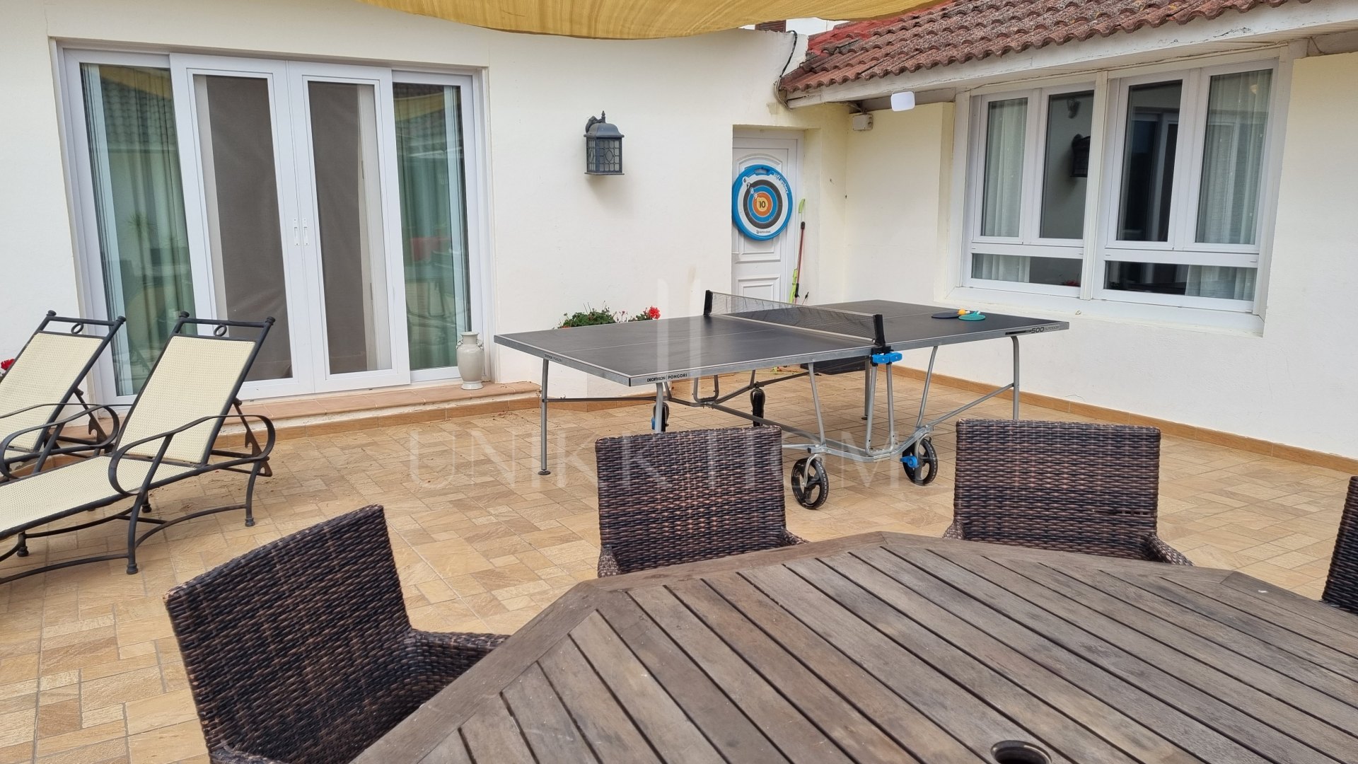 Espaciosa villa de 7 dormitorios con piscina en Sotogrande Costa (Zona B)