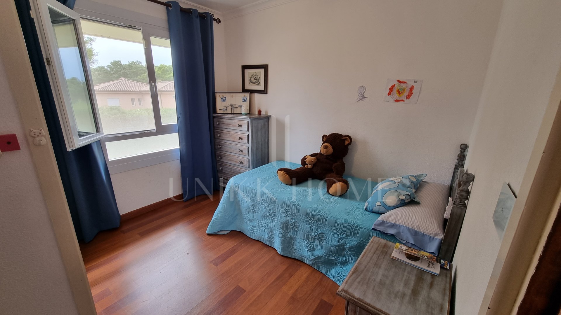 Espaciosa villa de 7 dormitorios con piscina en Sotogrande Costa (Zona B)