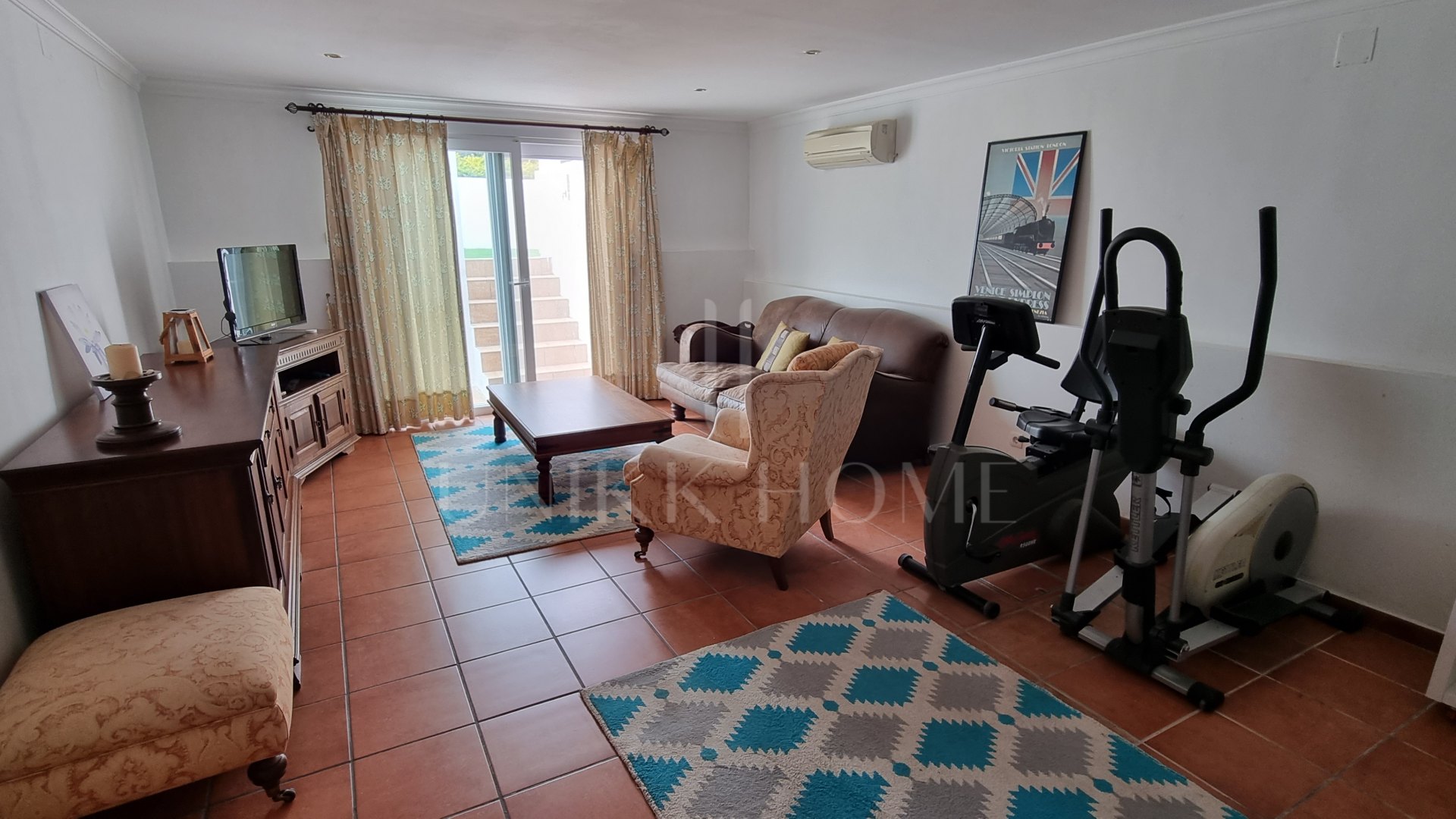 Espaciosa villa de 7 dormitorios con piscina en Sotogrande Costa (Zona B)