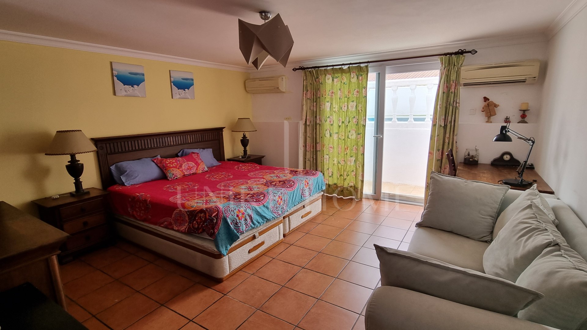 Espaciosa villa de 7 dormitorios con piscina en Sotogrande Costa (Zona B)