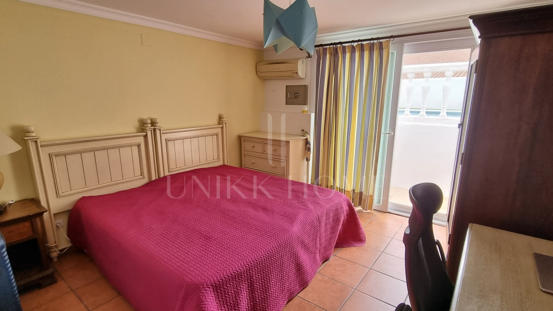 Espaciosa villa de 7 dormitorios con piscina en Sotogrande Costa (Zona B)