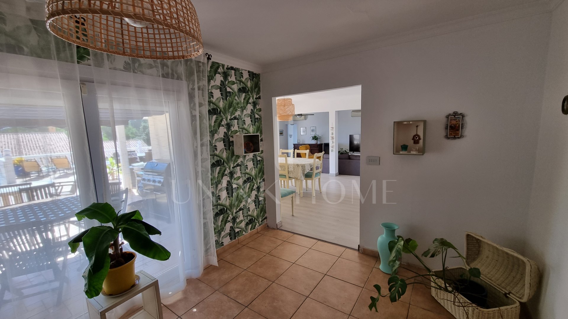 Espaciosa villa de 7 dormitorios con piscina en Sotogrande Costa (Zona B)