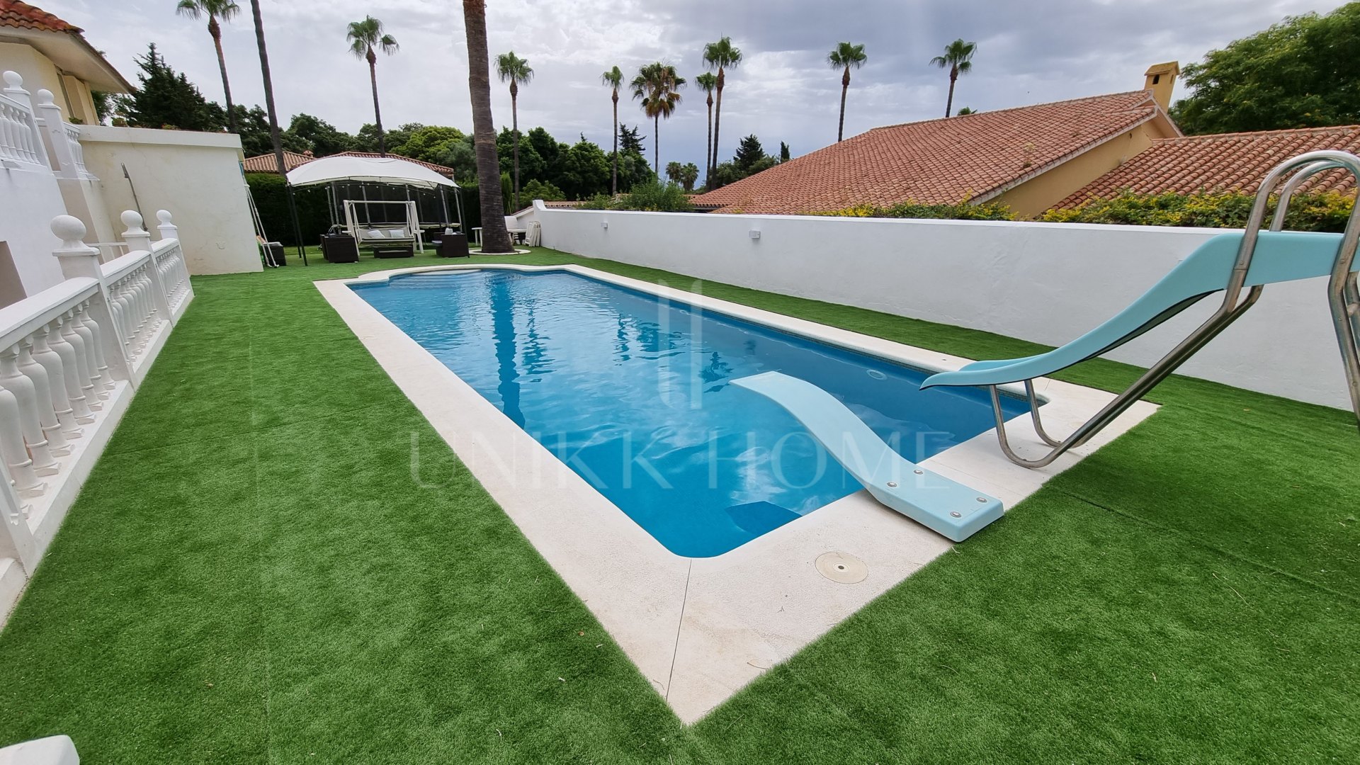 Espaciosa villa de 7 dormitorios con piscina en Sotogrande Costa (Zona B)