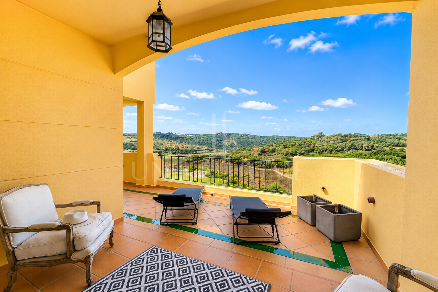 Charming front-line golf apartment located in the gated community of Los Gazules, Sotogrande Alto