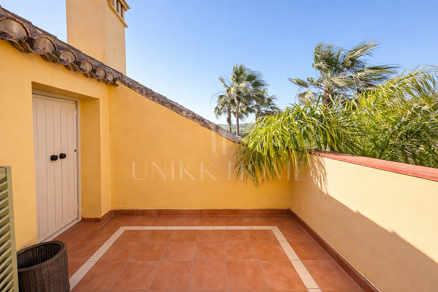 Casa adosada en esquina en primera línea de golf en Los Carmenes, Sotogrande Alto