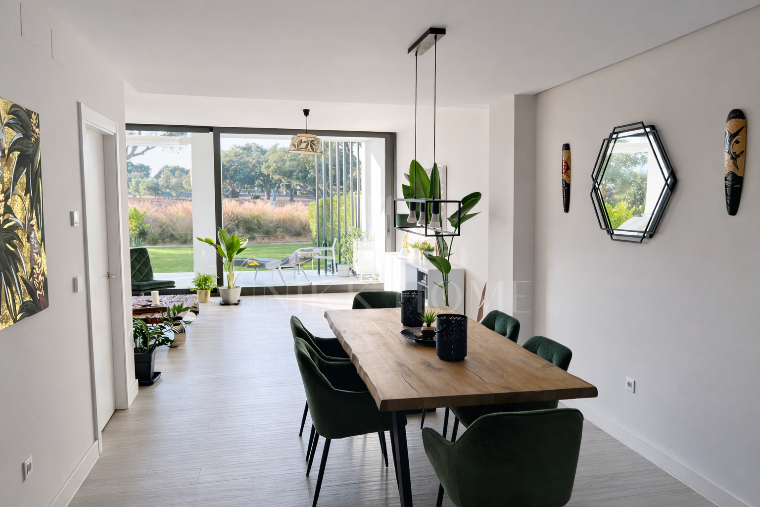 Modern Townhouse with stunning views in the urbanization Hoyo 17 in San Roque Club