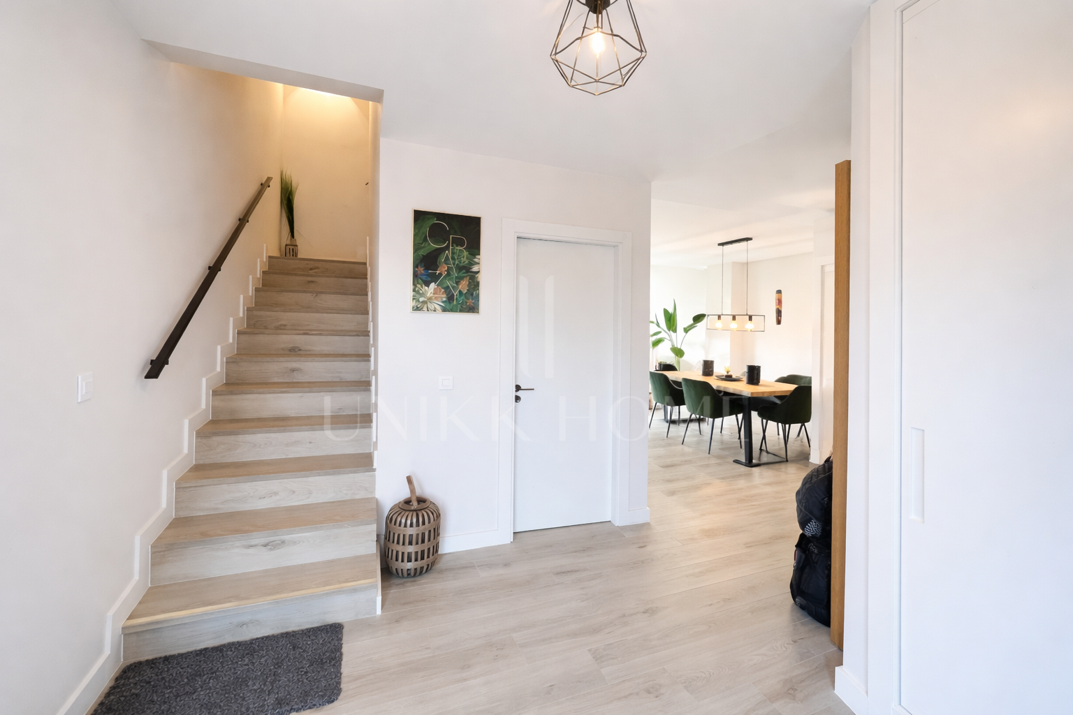 Modern Townhouse with stunning views in the urbanization Hoyo 17 in San Roque Club