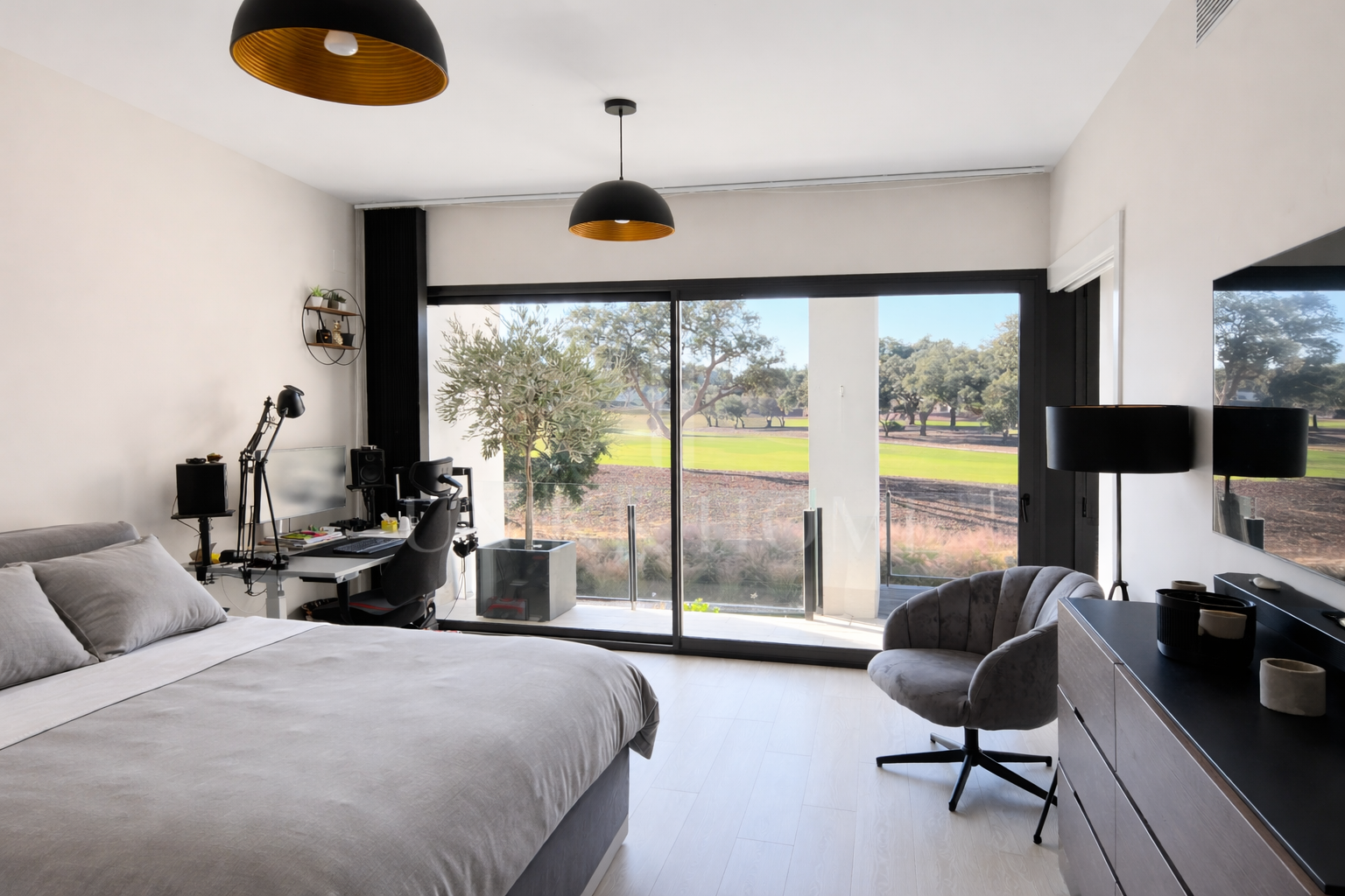 Modern Townhouse with stunning views in the urbanization Hoyo 17 in San Roque Club