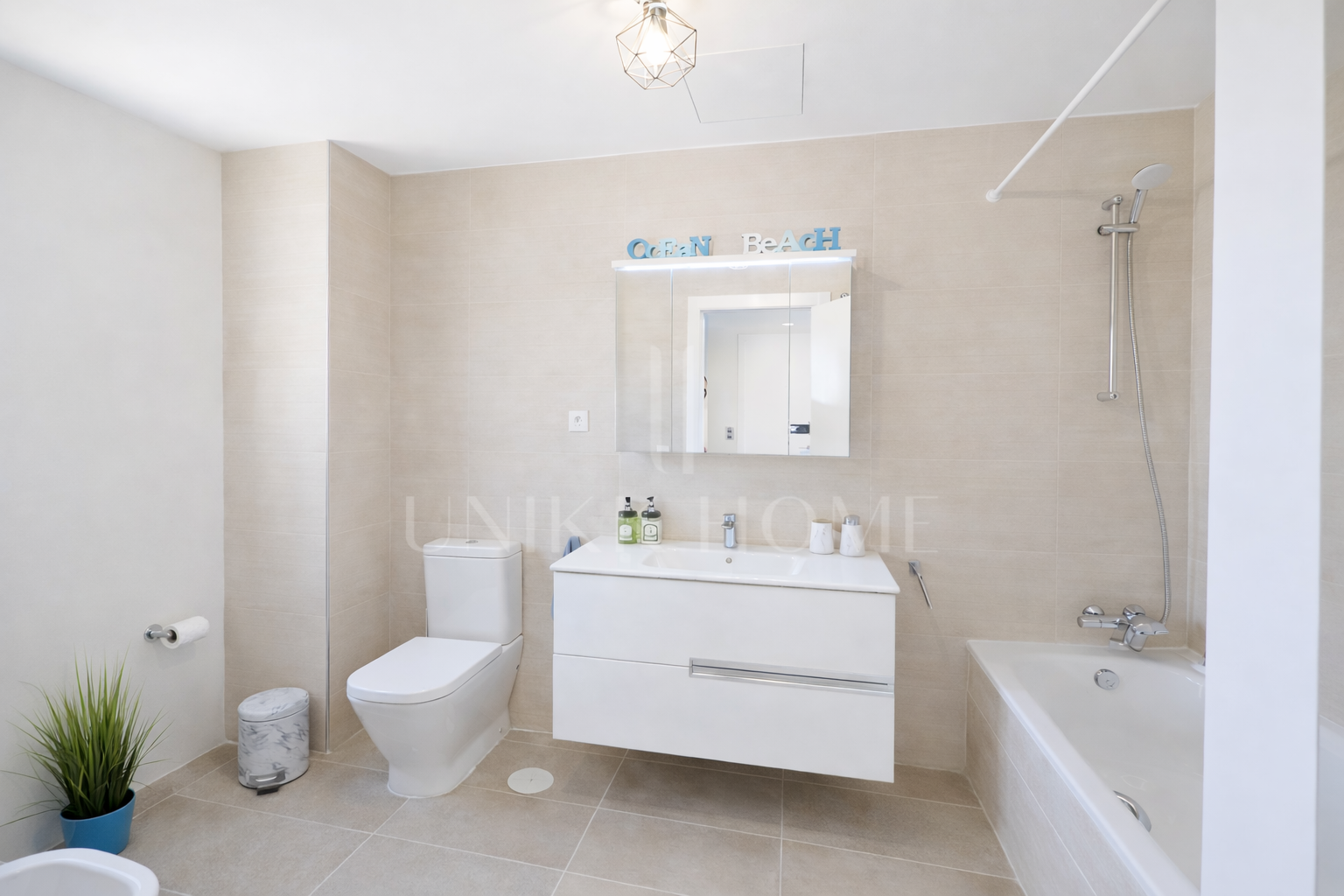 Modern Townhouse with stunning views in the urbanization Hoyo 17 in San Roque Club