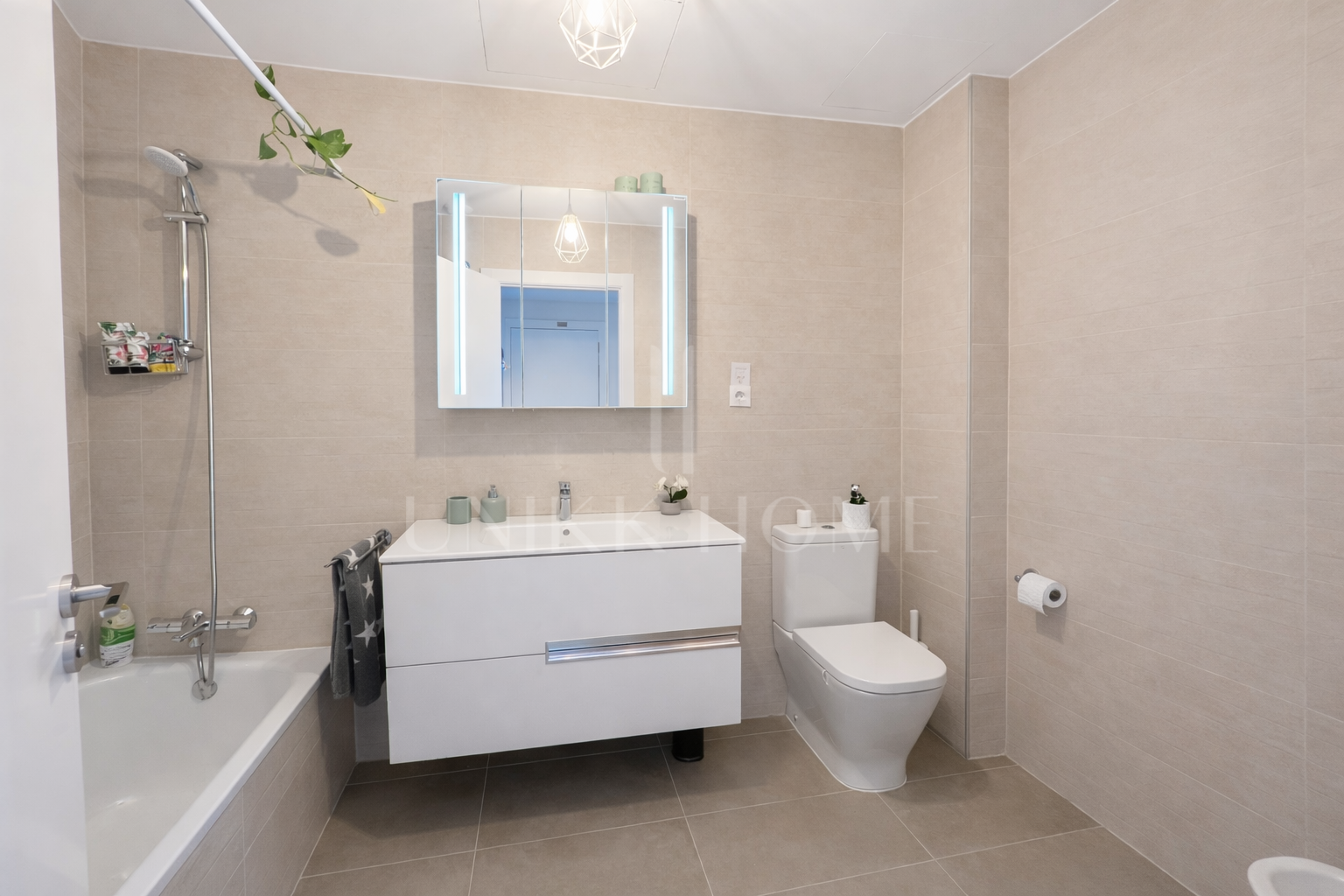 Stunning 4-Bedroom Golf Townhouse with Panoramic Views in San Roque Club