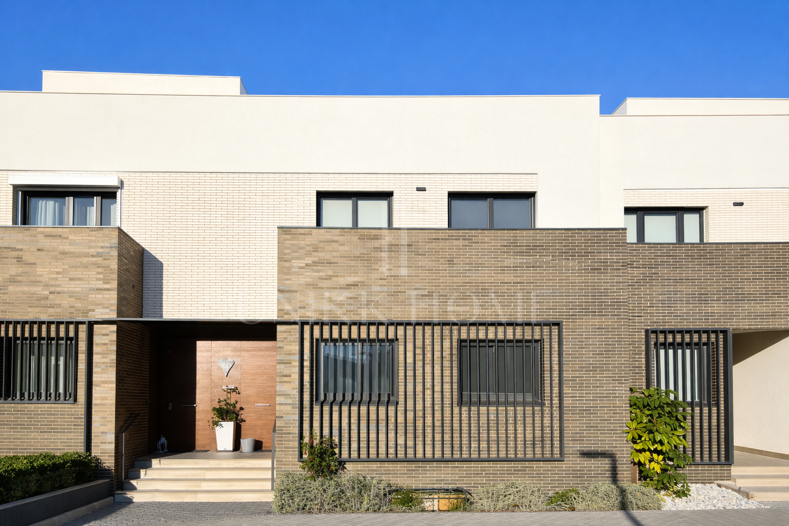 Stunning 4-Bedroom Golf Townhouse with Panoramic Views in San Roque Club