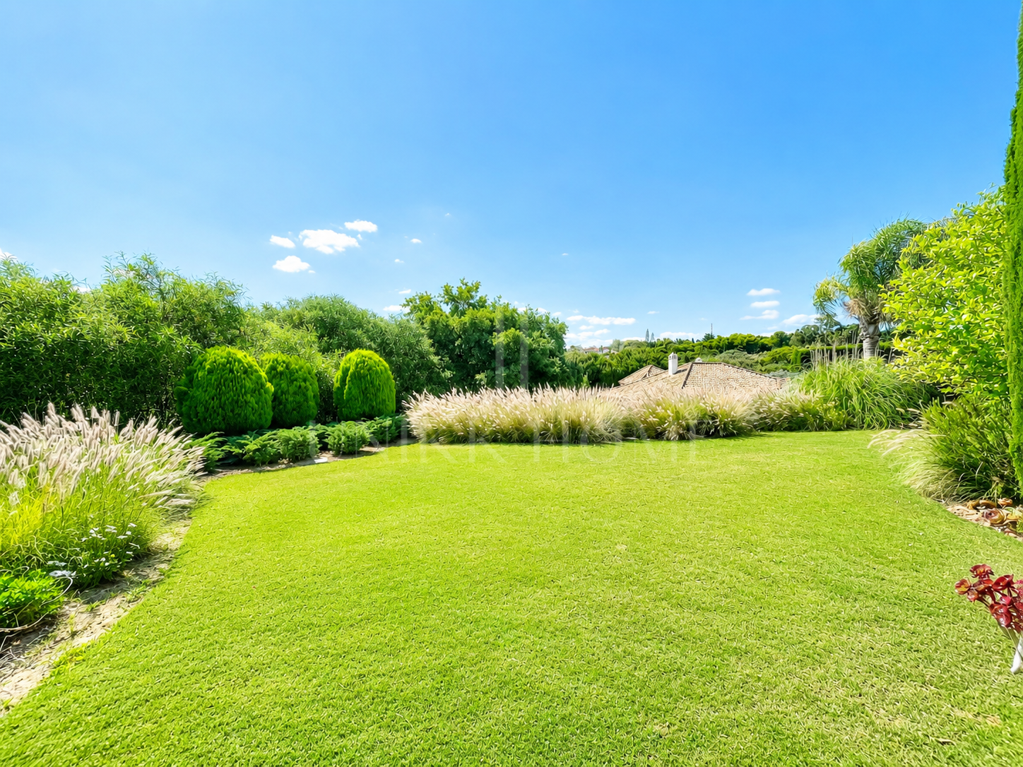 Moderna villa completamente renovada con 6,5 dormitorios en la Zona D de Sotogrande