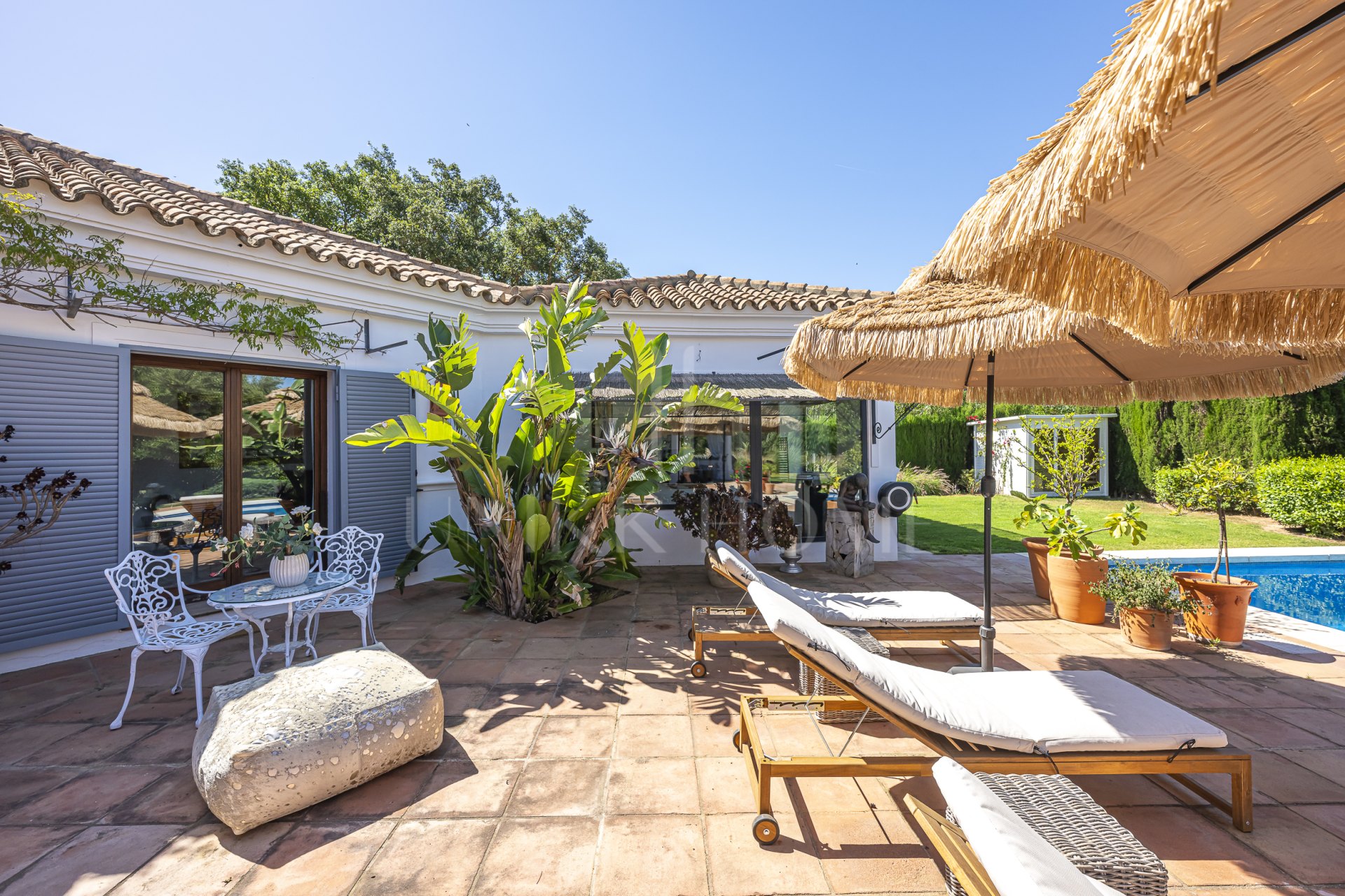 Moderna villa completamente renovada con 6,5 dormitorios en la Zona D de Sotogrande