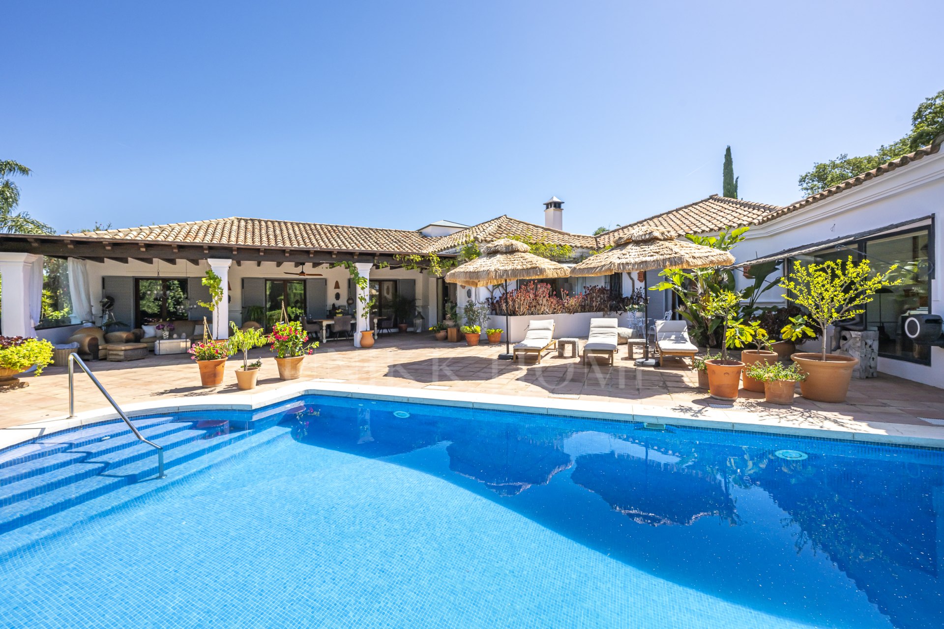 Moderna villa completamente renovada con 6,5 dormitorios en la Zona D de Sotogrande
