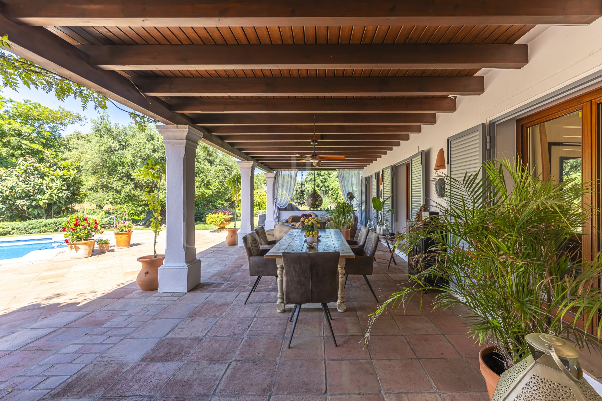Moderna villa completamente renovada con 6,5 dormitorios en la Zona D de Sotogrande