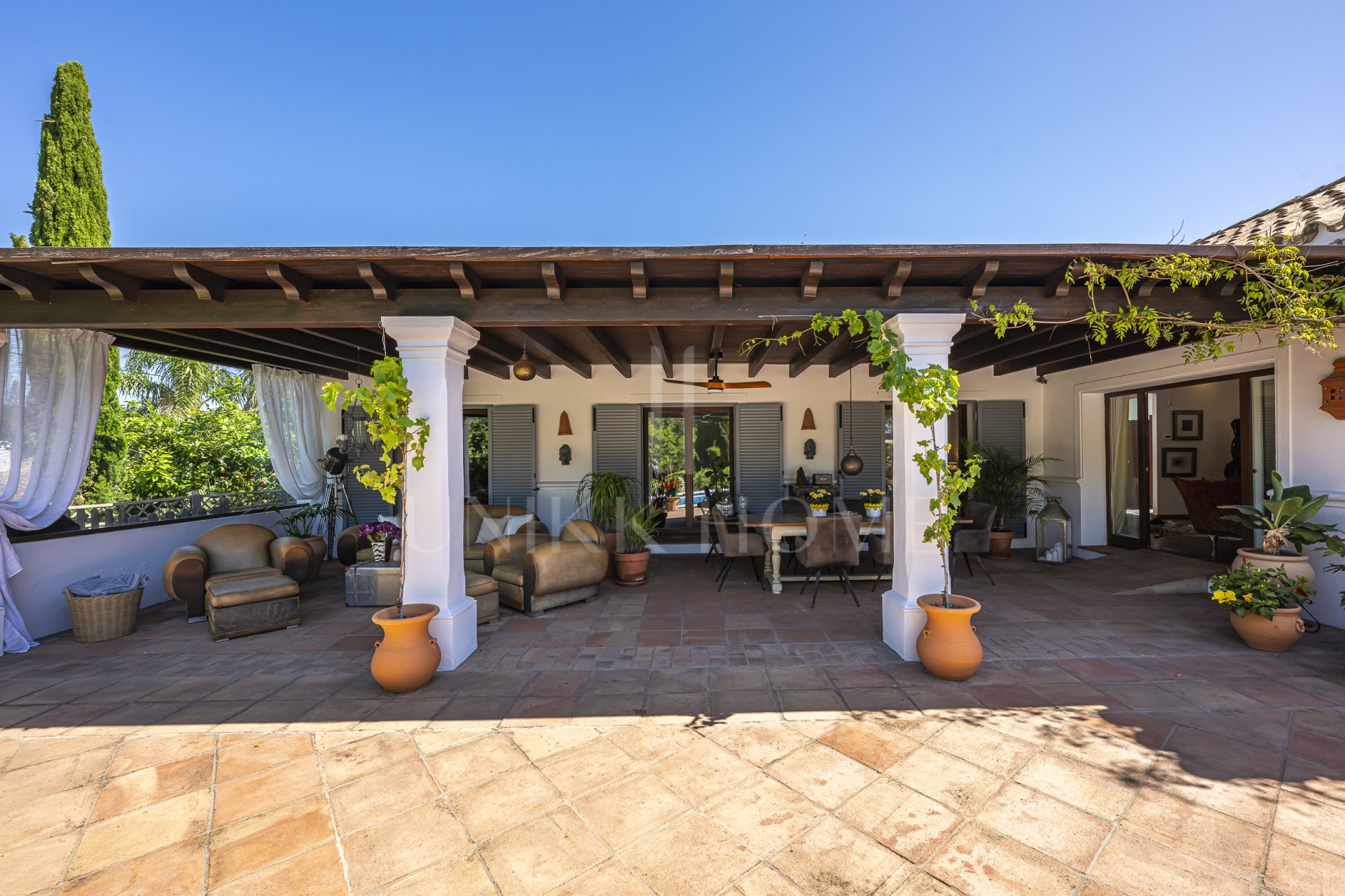 Moderna villa completamente renovada con 6,5 dormitorios en la Zona D de Sotogrande