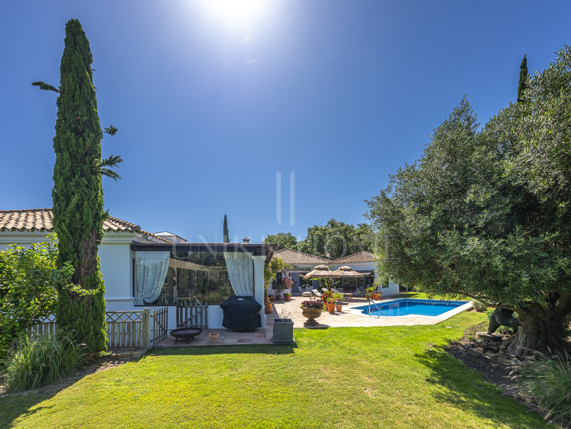Moderna villa completamente renovada con 6,5 dormitorios en la Zona D de Sotogrande