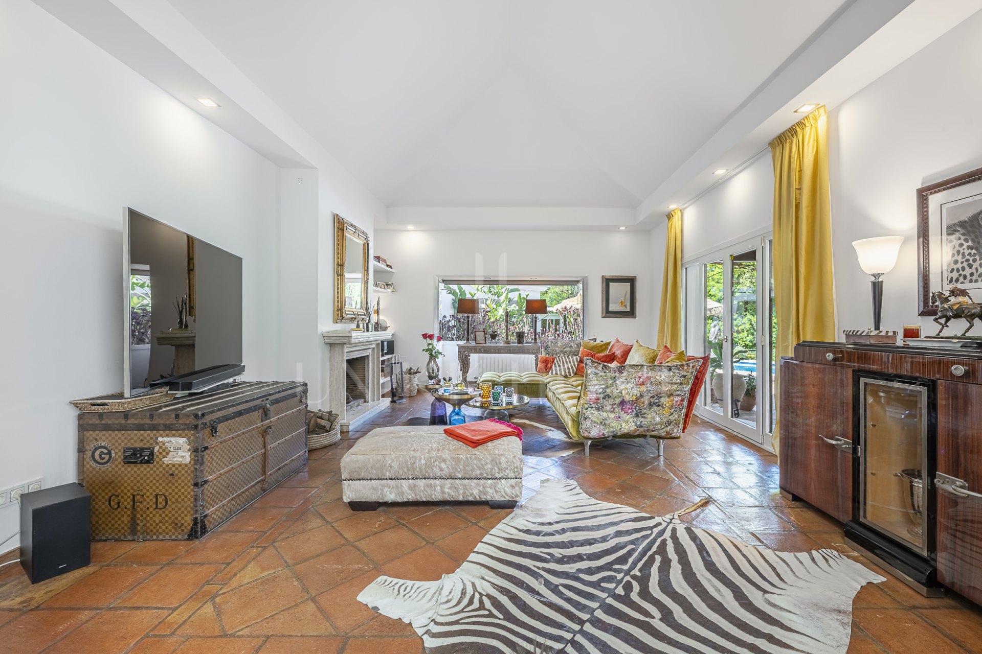 Moderna villa completamente renovada con 6,5 dormitorios en la Zona D de Sotogrande
