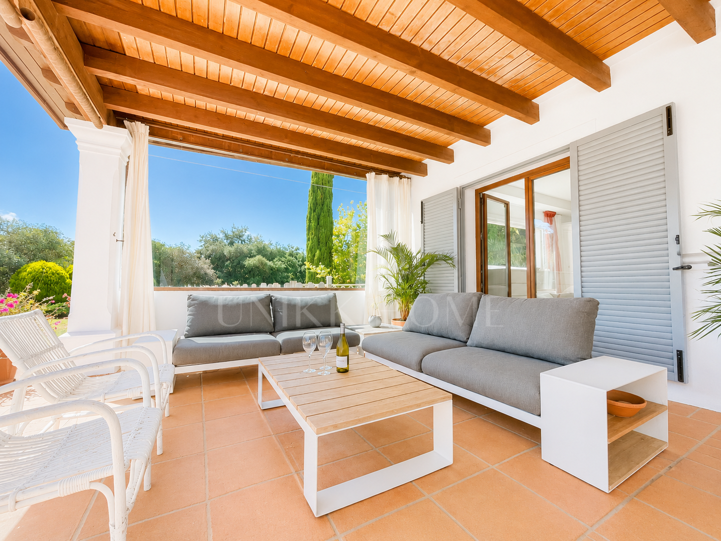 Moderna villa completamente renovada con 6,5 dormitorios en la Zona D de Sotogrande