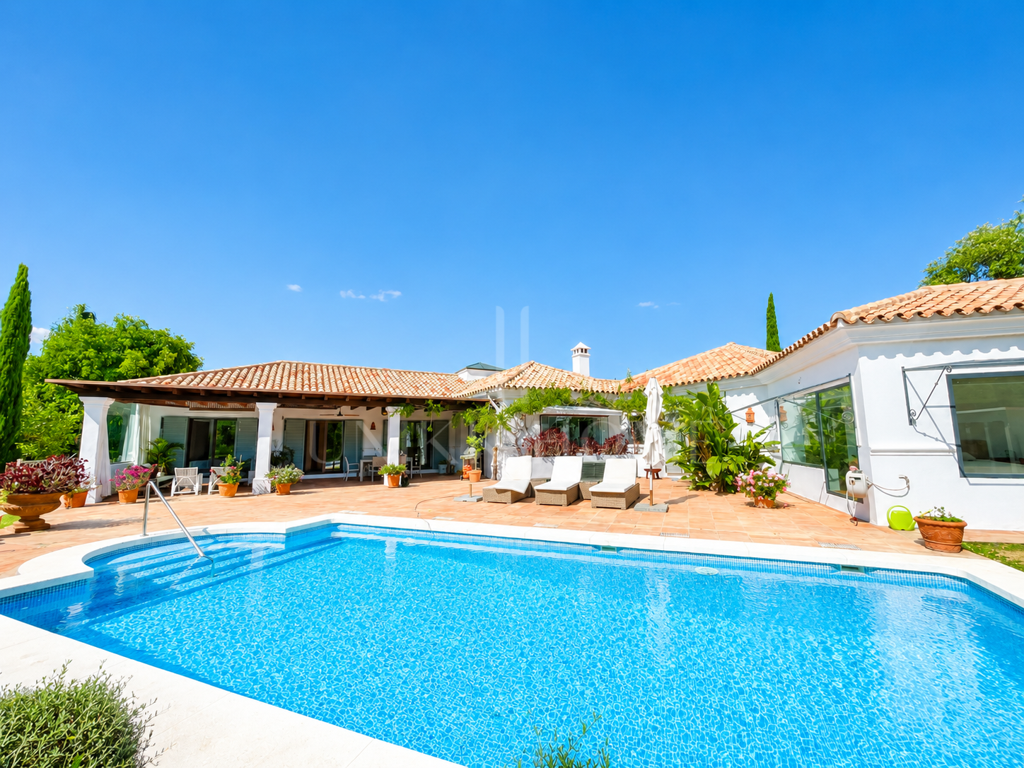 Moderna villa completamente renovada con 6,5 dormitorios en la Zona D de Sotogrande