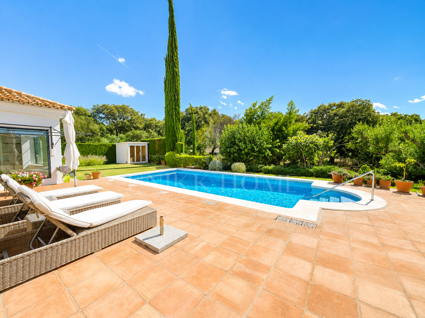 Moderna villa completamente renovada con 6,5 dormitorios en la Zona D de Sotogrande