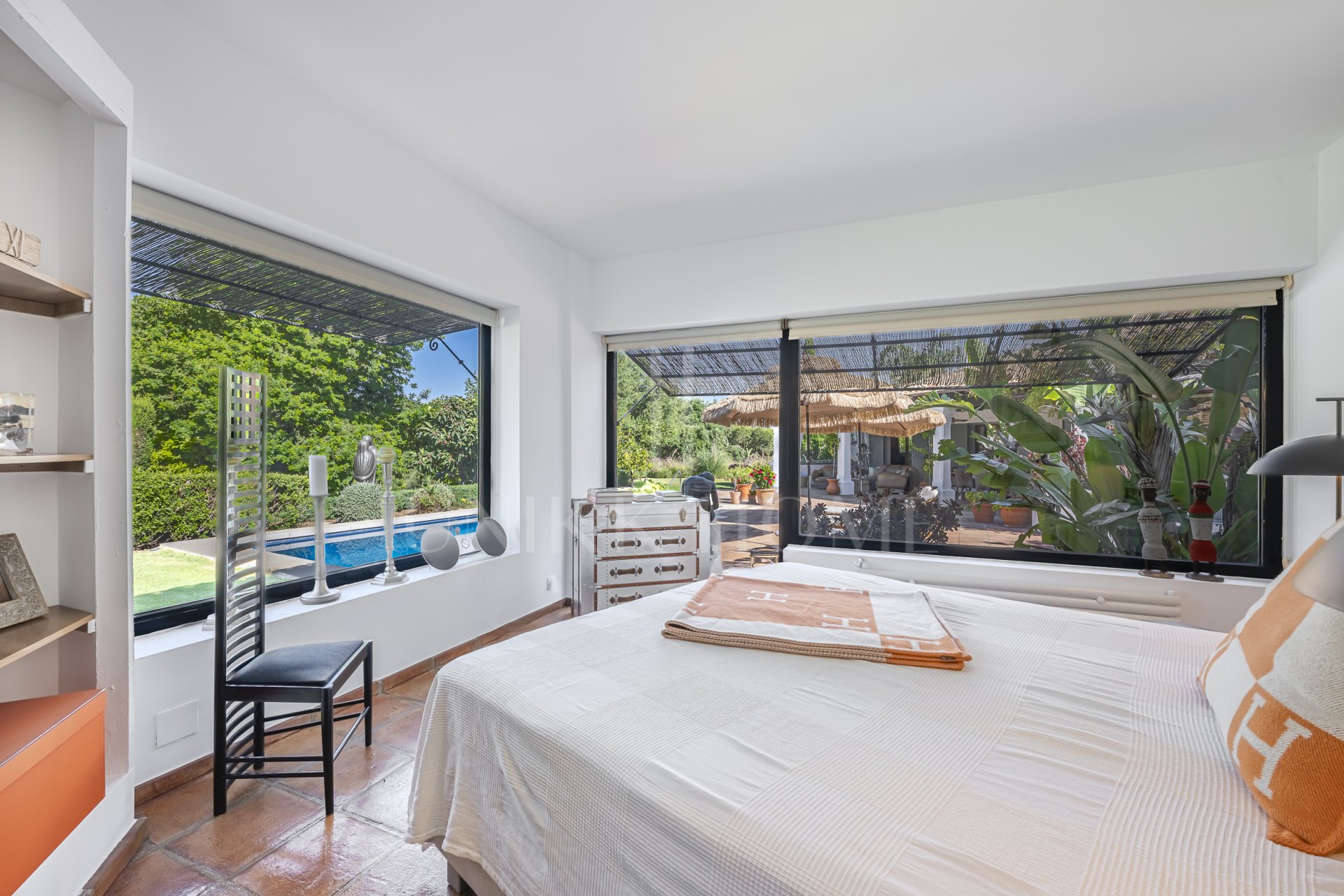 Moderna villa completamente renovada con 6,5 dormitorios en la Zona D de Sotogrande