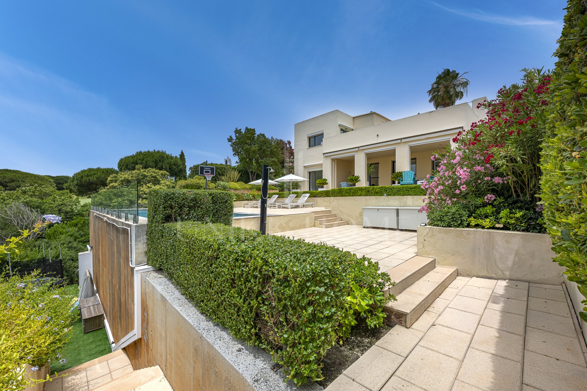 VILLA CONTEMPORÁNEA EXCEPCIONAL CON CASA DE INVITADOS EN LAS CIMAS I, SOTOGRANDE ALTO