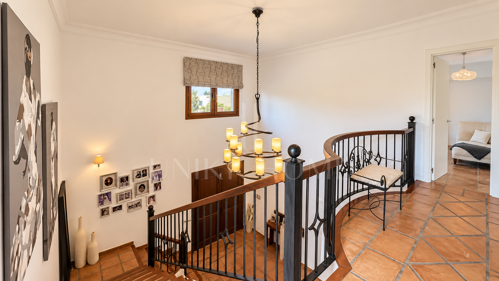 Elegante Villa Familiar con Piscina Privada en la Zona B de Sotogrande