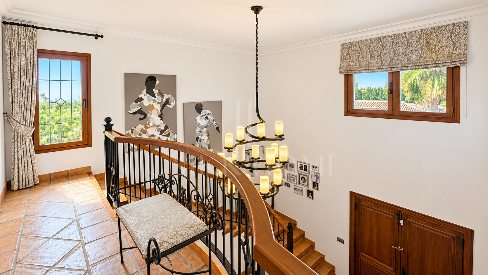 Elegante Villa Familiar con Piscina Privada en la Zona B de Sotogrande