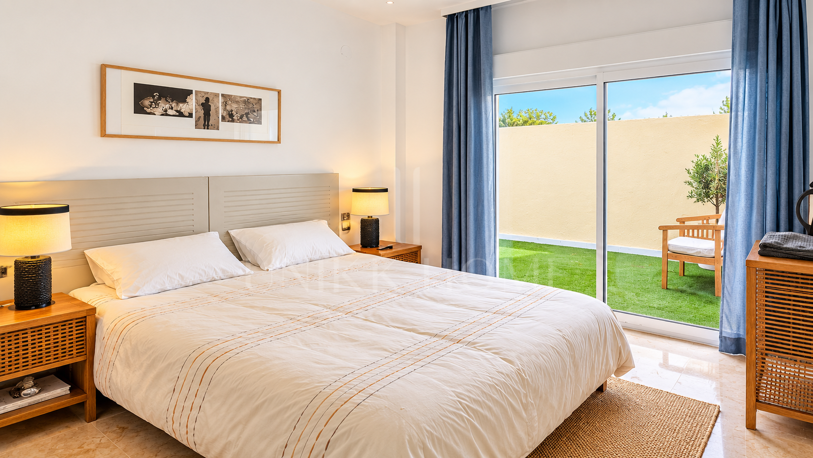 Elegant 3-Bedroom Apartment with Expansive Terraces, Panoramic Views & Modern Interiors