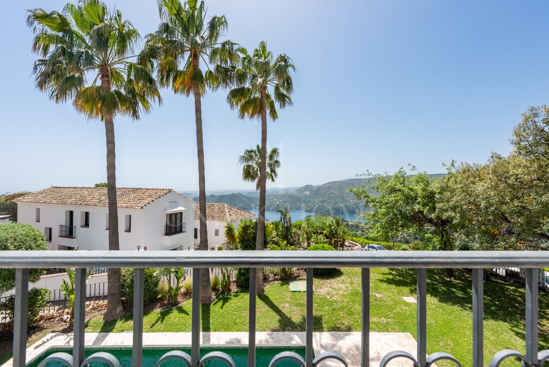Encantadora villa con vistas panorámicas en Sierra Blanca Country Club, Istán