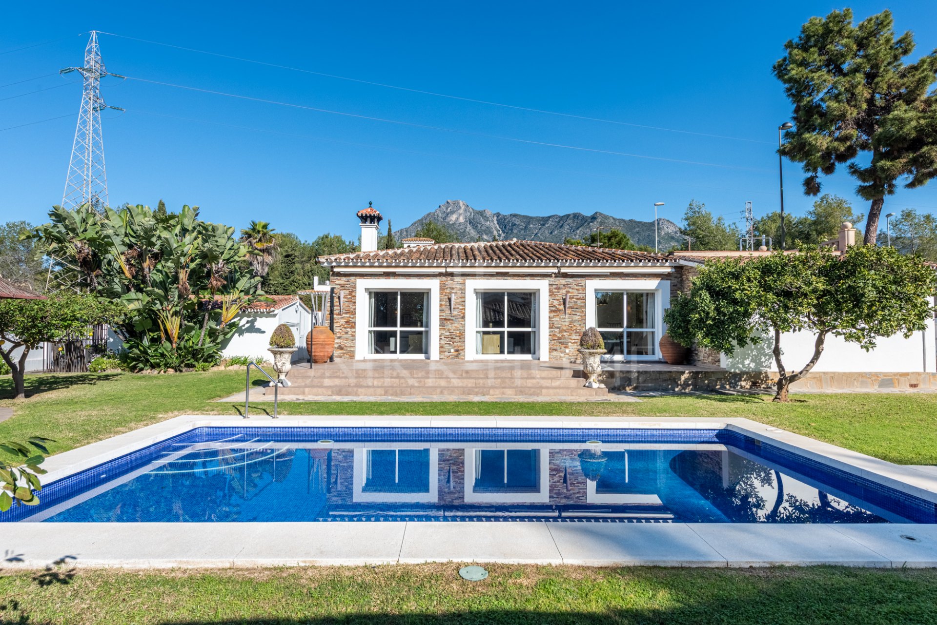 One-level villa on the Golden Mile of Marbella!