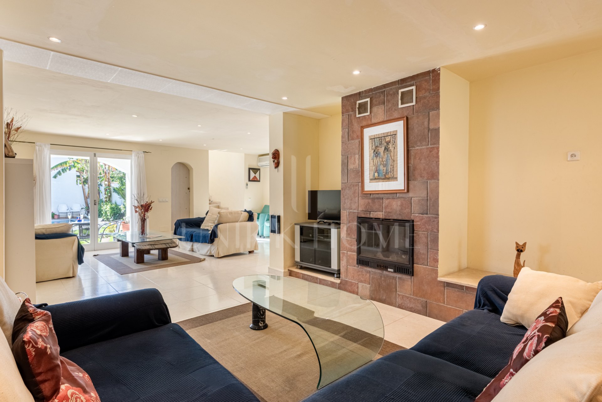 Encantadora villa española con vistas al mar a solo 100 metros de la playa – Ubicación privilegiada en Linda Vista Baja, cerca de San Pedro