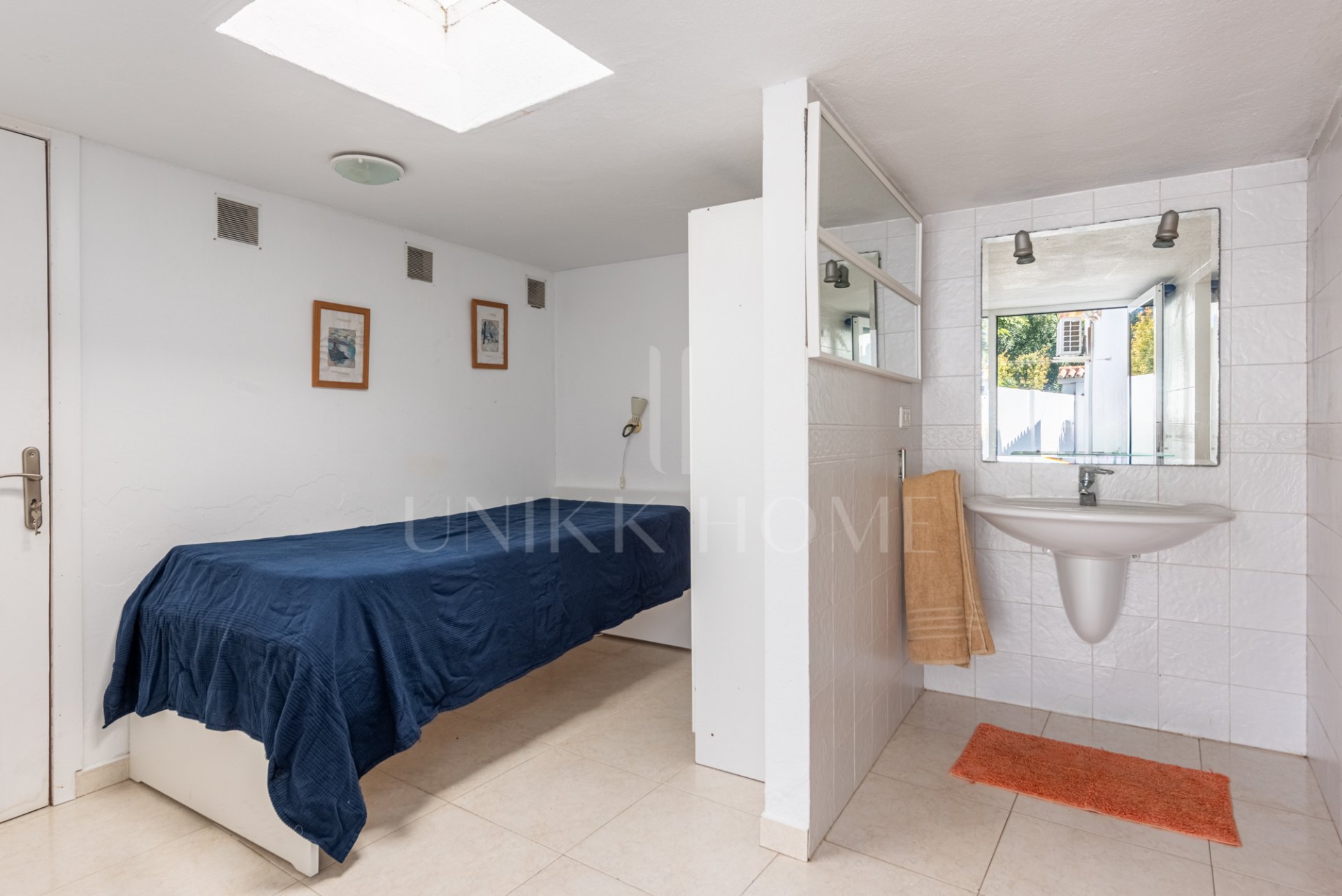 Encantadora villa española con vistas al mar a solo 100 metros de la playa – Ubicación privilegiada en Linda Vista Baja, cerca de San Pedro