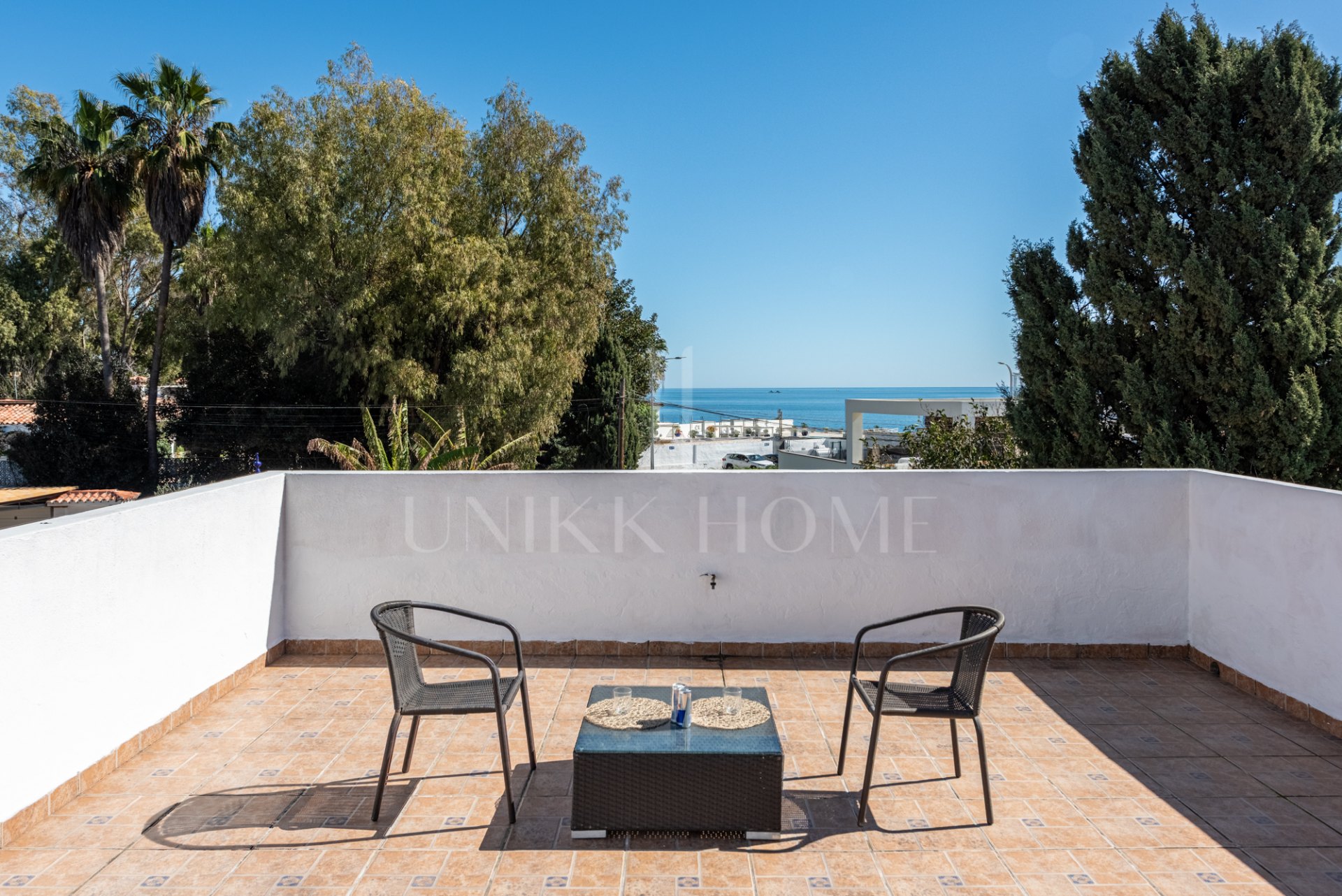 Encantadora villa española con vistas al mar a solo 100 metros de la playa – Ubicación privilegiada en Linda Vista Baja, cerca de San Pedro