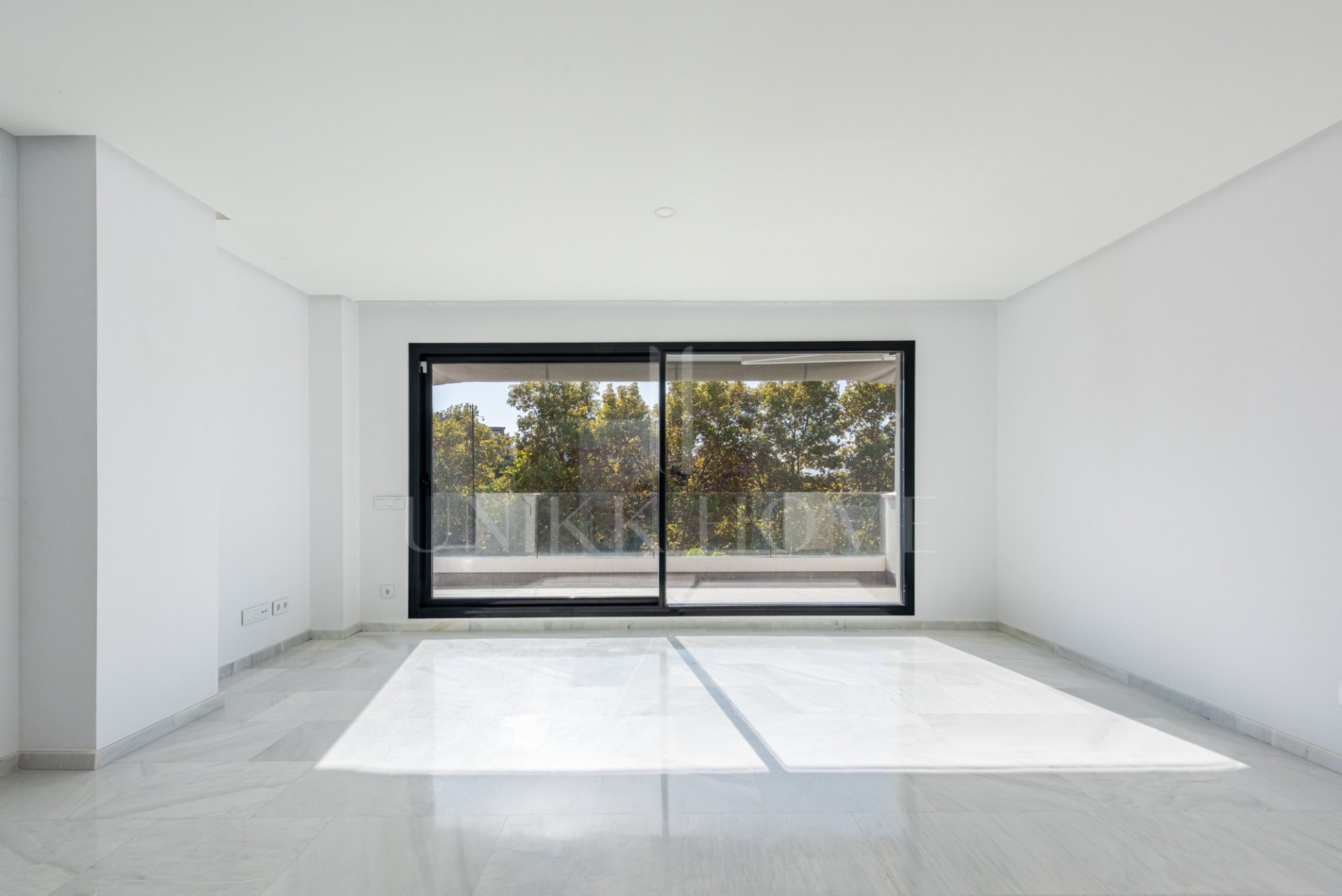 Contemporary Apartment with 43m² Terrace near La Cañada shopping center and Marbella Town Center