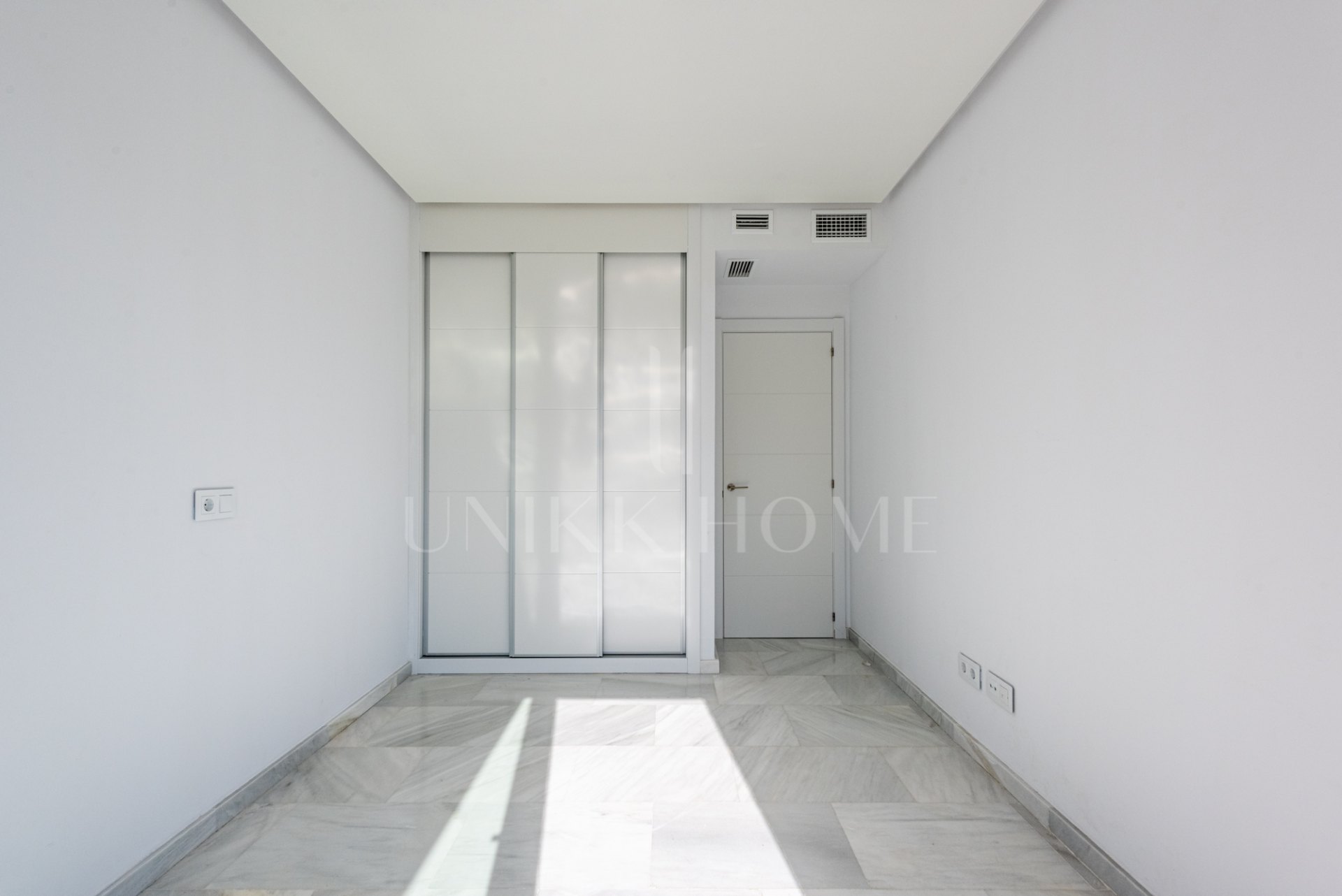 Contemporary Apartment with 43m² Terrace near La Cañada shopping center and Marbella Town Center