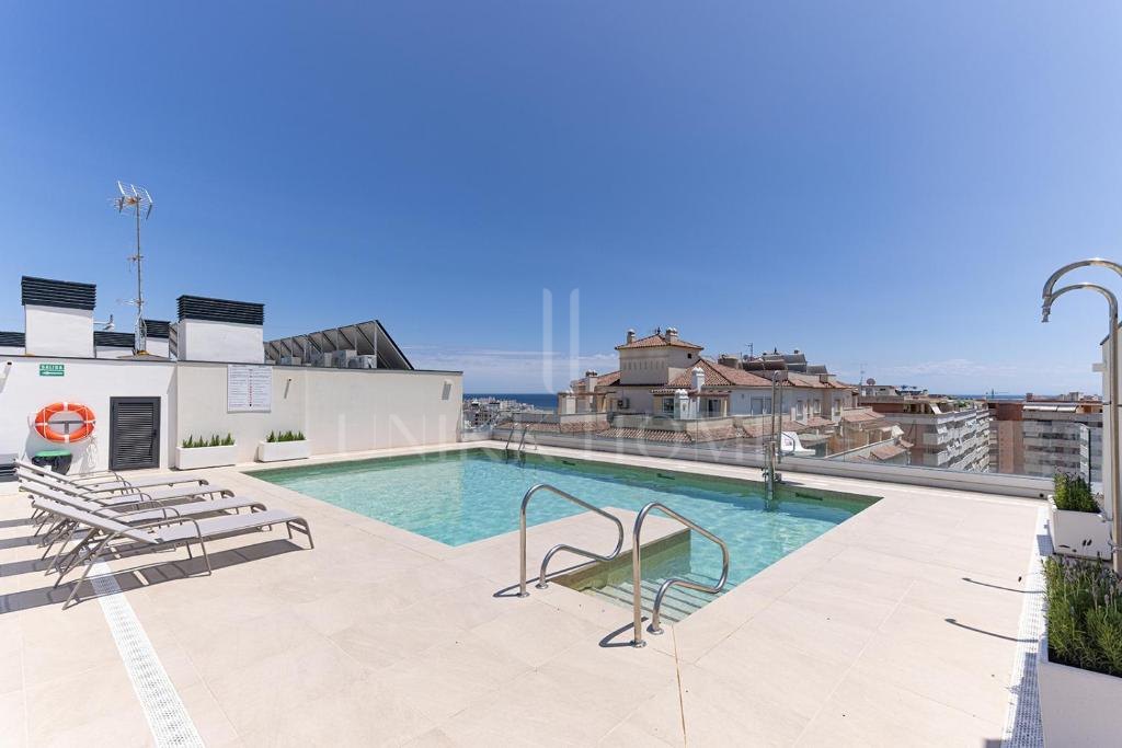 Espectacular ático contemporáneo con vistas panorámicas al mar y la montaña — Estepona Pueblo