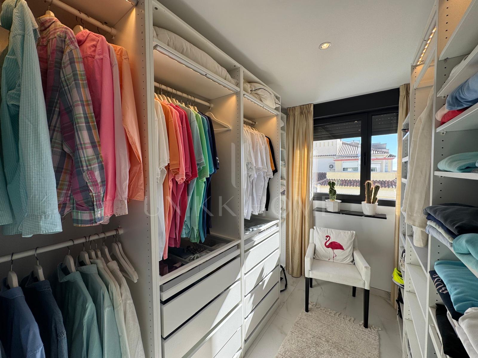 Espectacular ático contemporáneo con vistas panorámicas al mar y la montaña — Estepona Pueblo