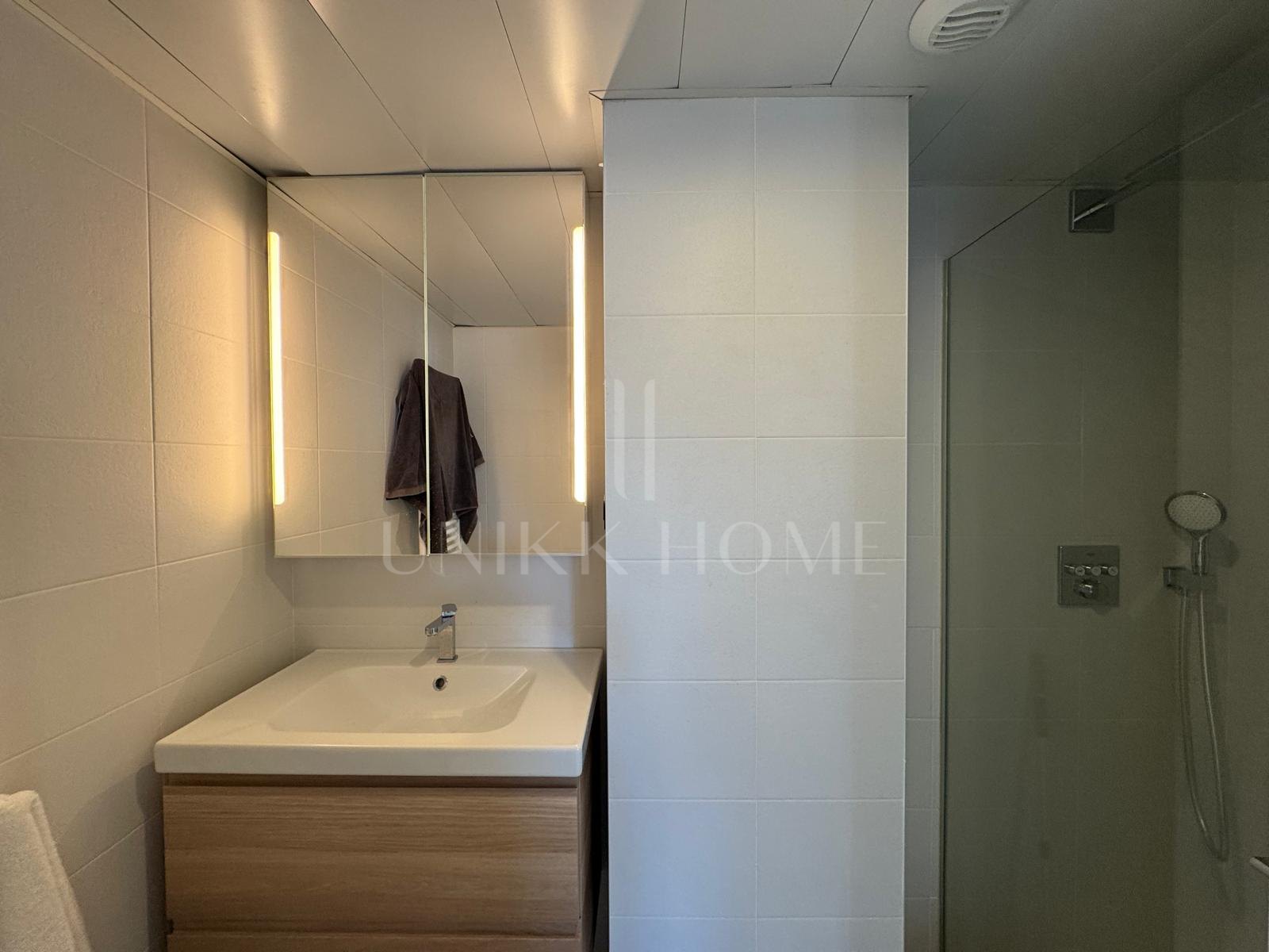 Espectacular ático contemporáneo con vistas panorámicas al mar y la montaña — Estepona Pueblo