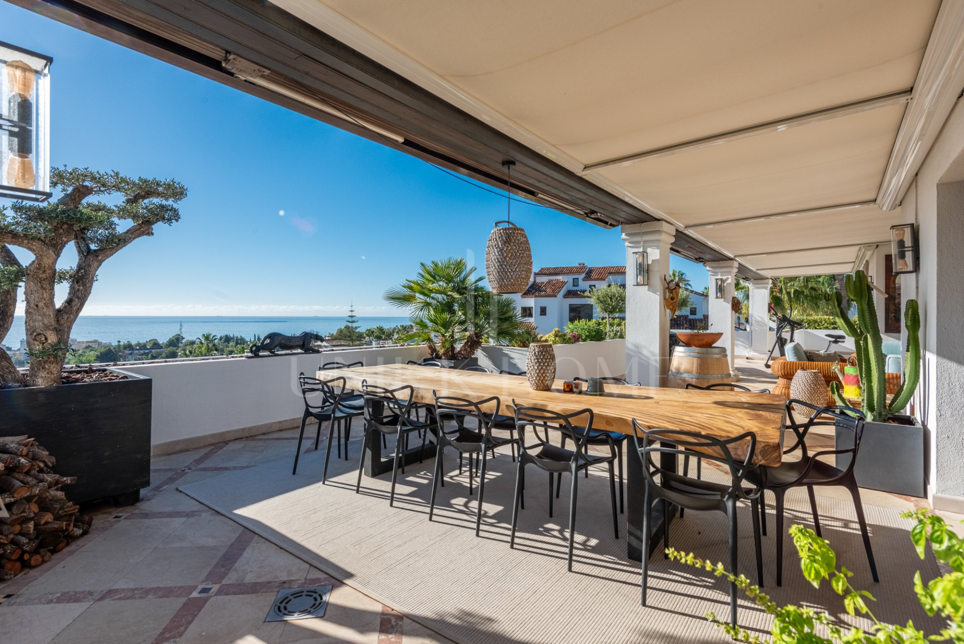 Amazing penthouse above Marbella town; ideal for cooking, winetasting and entertaining!