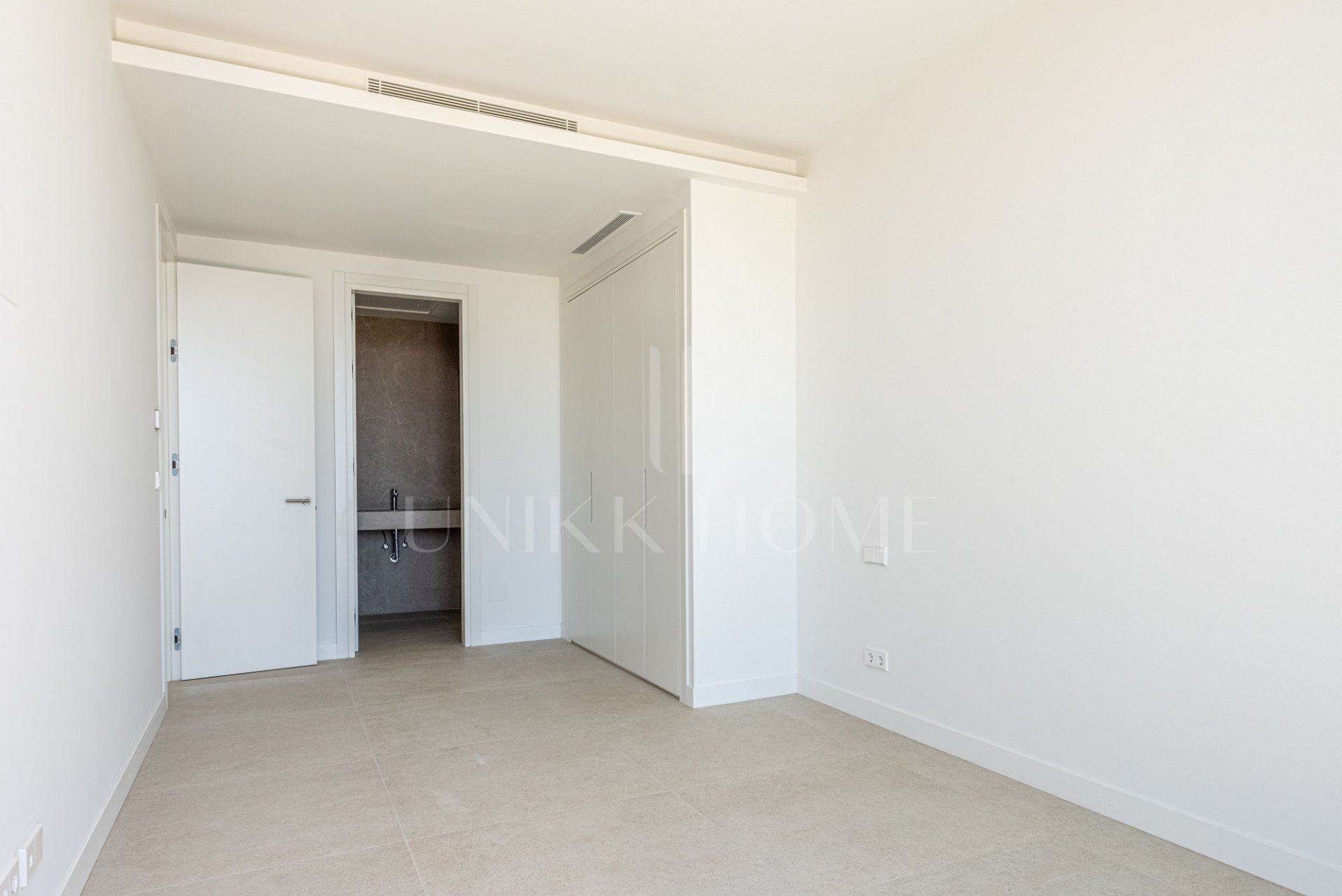 Brand New South-Facing Resale Villa with Panoramic Sea Views in Finca de Jasmine