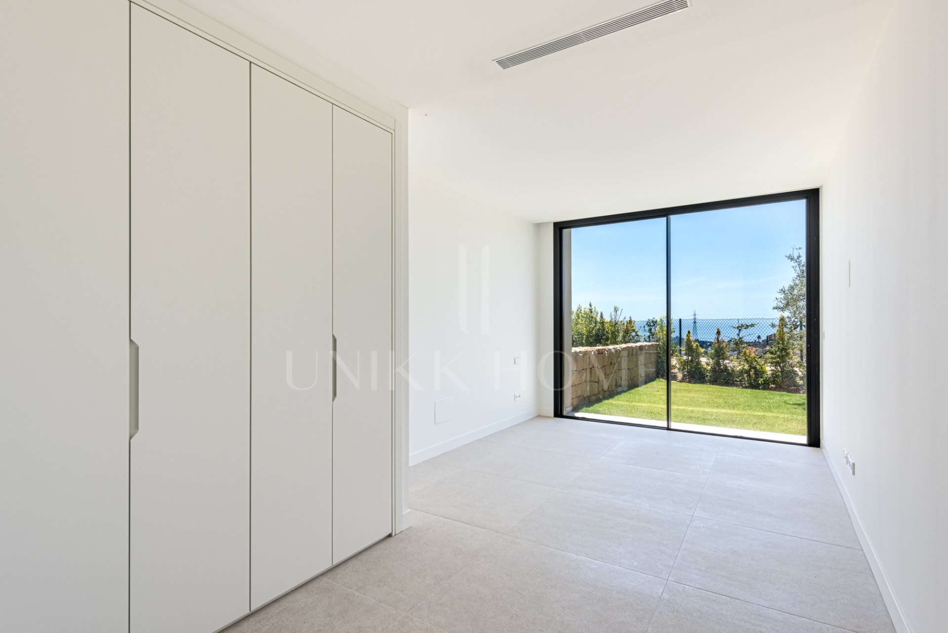 Brand New South-Facing Resale Villa with Panoramic Sea Views in Finca de Jasmine