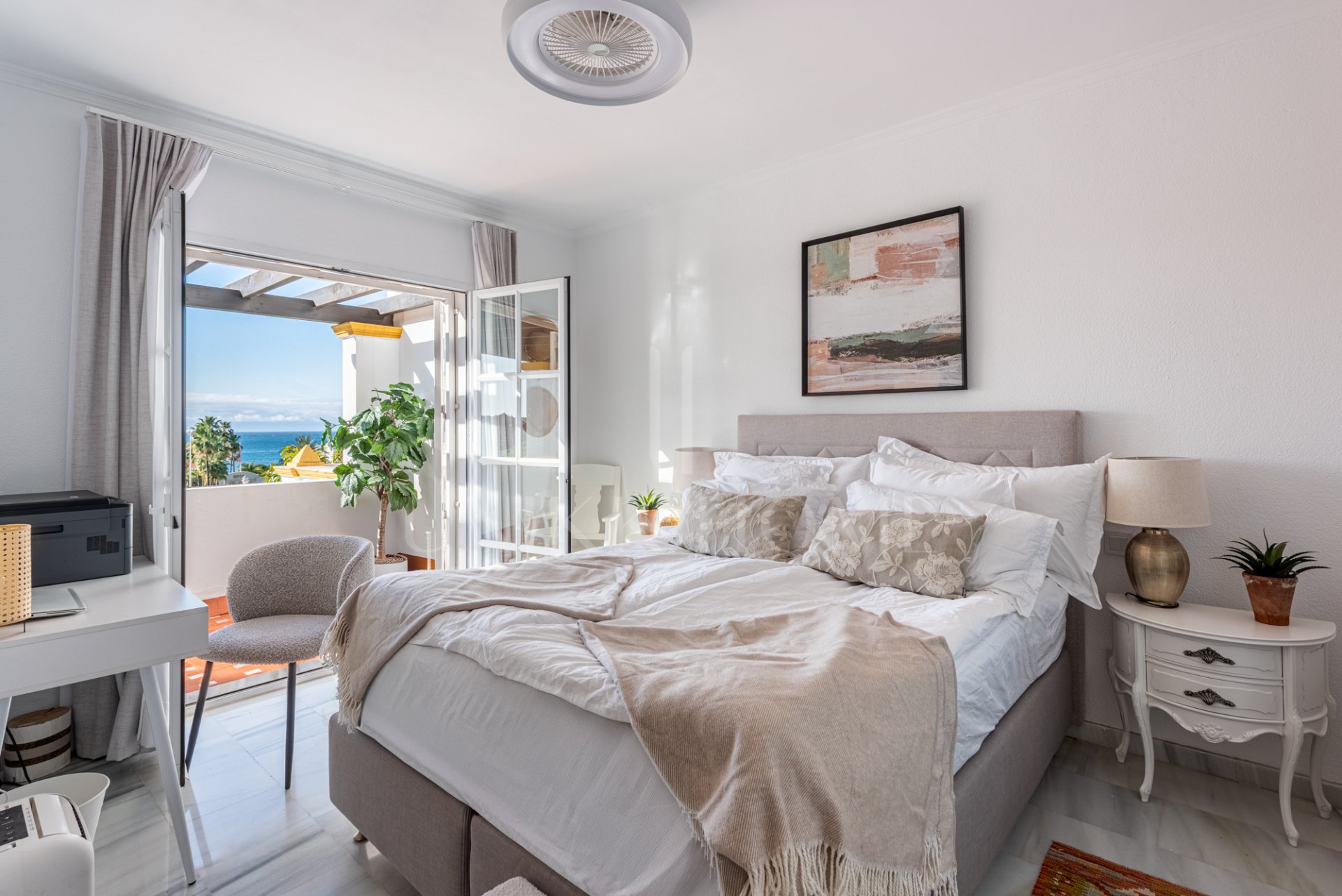 Elegante adosado de estilo escandinavo con vistas al mar cerca de la playa